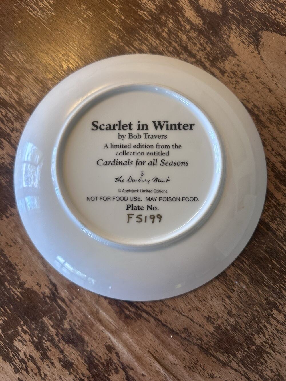 Danbury Mint Scarlet in Winter Bob Travers Cardinal Collector Plate 8.25"